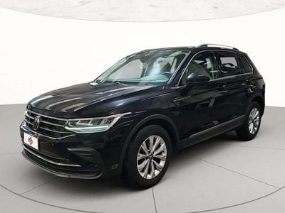 Usata VW Tiguan Life 122 CV (89 kW) 2023 Deep black perlato SUV