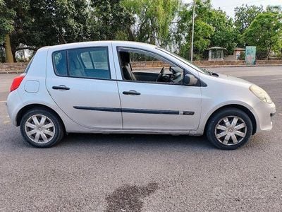 Usata Renault Clio III 85 CV (62 kW) 2006 Grigio Berlina