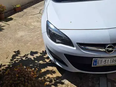 Usata Opel Astra Cosmo 110 CV (80 kW) 2013 Bianco Berlina