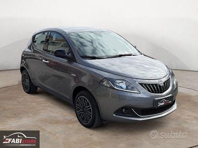 Usata Lancia Ypsilon Gold 70 CV (51 kW) 2023 Grigio Utilitaria
