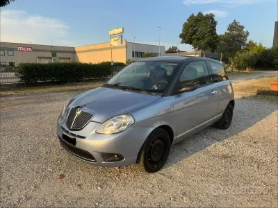 Usata Lancia Ypsilon 75 CV (55 kW) 2007 Bluazzurro Utilitaria