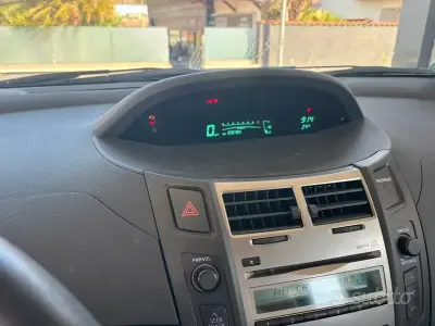 Usata Toyota Yaris 69 CV (50 kW) 2009 Marrone Utilitaria