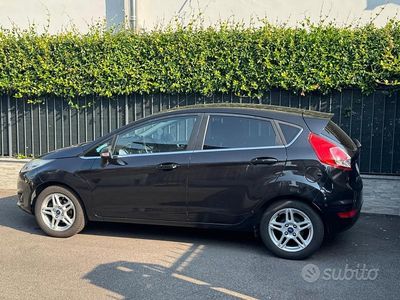 Usata Ford Fiesta Titanium 97 CV (71 kW) 2015 Nero Utilitaria