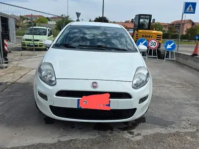 Usata Fiat Punto Street 95 CV (69 kW) 2017 Bianco Utilitaria