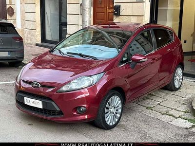 Usata Ford Fiesta Titanium 96 CV (70 kW) 2010 Viola Utilitaria