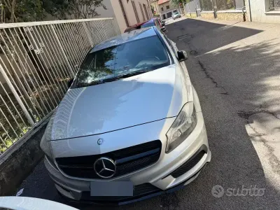 Usata Mercedes A200 156 CV (114 kW) 2013 Grigio Utilitaria