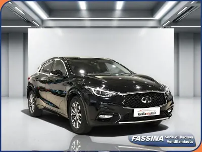 Usata Infiniti Q30 Business 109 CV (80 kW) 2017 Nero Utilitaria