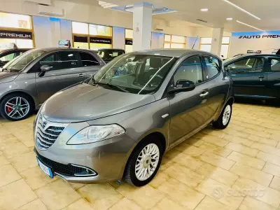 Usata Lancia Ypsilon 69 CV (50 kW) 2015 Grigio Utilitaria