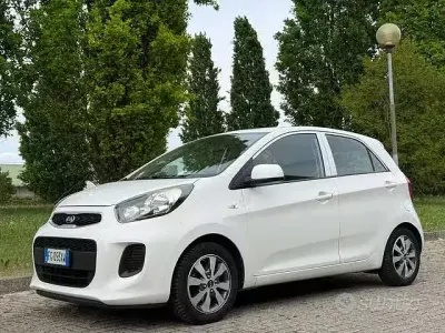 Używany Kia Picanto Active 67 KM (49 kW) 2017 Biały Hatchback
