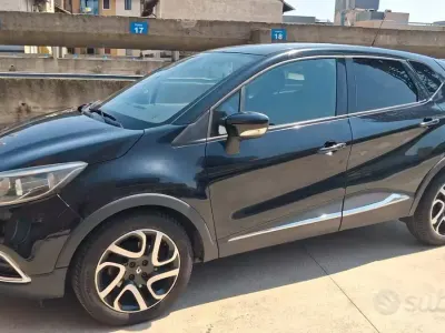 Usata Renault Captur Iconic 90 CV (66 kW) 2015 Nero SUV