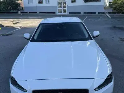 Usata Jaguar XE 179 CV (131 kW) 2018 Berlina