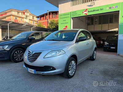 Usata Lancia Ypsilon 85 CV (62 kW) 2015 Grigio Utilitaria