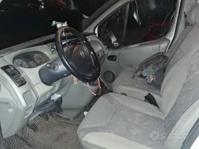 Usata Opel Vivaro 120 CV (88 kW) 2006 Bianco Monovolume