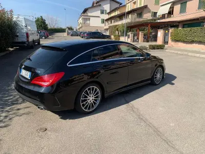 Usado Mercedes CLA200 Shooting Brake Executive 136 CV (100 kW) 2016 Negro Familiar