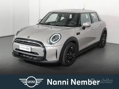 Begagnad Mini ONE Classic 75 HK (55 kW) 2022 Grå Halvkombi