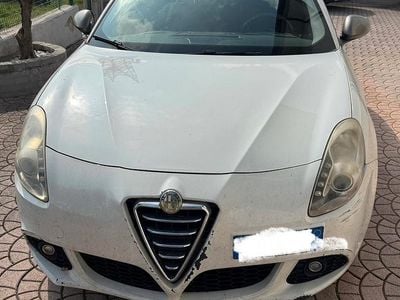 Second-hand Alfa Romeo Giulietta Distinctive 109 CP (80 kW) 2012 Alb Hatchback