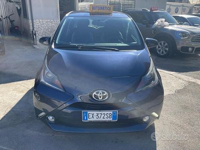 Blu Usata 2014 Toyota Aygo Connect Style Utilitaria | 8499 € (Molto cara)