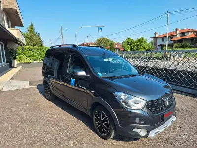 Usata Dacia Dokker Stepway 90 CV (66 kW) 2018 Grigio Monovolume