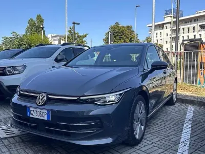 Usata VW Golf VIII Style 150 CV (110 kW) 2025 Grigio Berlina