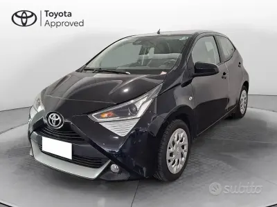 Usata Toyota Aygo X-play 72 CV (52 kW) 2021 Nero Utilitaria