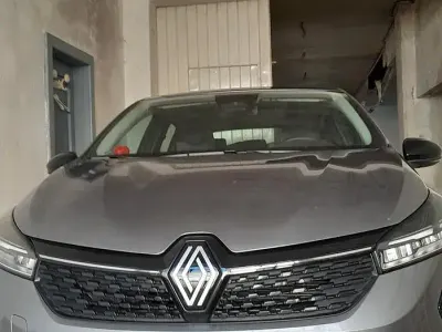 Usado Renault Clio V Evolution 101 CV (74 kW) 2025 Gris Berlina