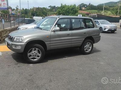 Usata Toyota RAV4 128 CV (94 kW) 1999 Grigio SUV
