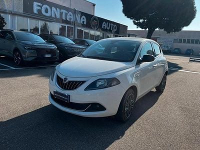 Usata Lancia Ypsilon Gold 69 CV (50 kW) 2023 Bianco Utilitaria