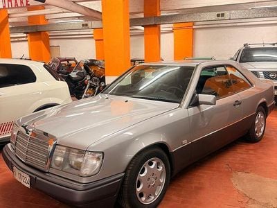 Usata Mercedes E200 136 CV (100 kW) 1992 Argento Utilitaria