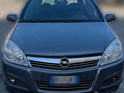Usata Opel Astra 120 CV (88 kW) 2007 Grigio Berlina