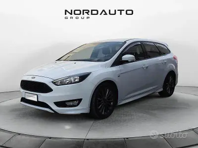 Usata Ford Focus ST 120 CV (88 kW) 2017 Bianco Station wagon