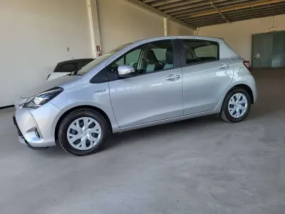 Usata Toyota Yaris Business Edition 73 CV (53 kW) 2020 Argento Utilitaria
