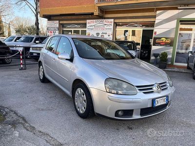 Usata VW Golf V Sportline 105 CV (77 kW) 2004 Grigio Utilitaria