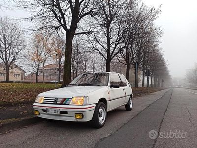 Usata Peugeot 205 85 CV (62 kW) 1989 Bianco Utilitaria