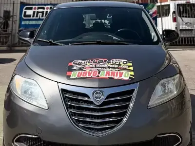 Usata Lancia Ypsilon 69 CV (50 kW) 2011 Grigio Utilitaria