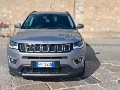 Usata Jeep Compass Limited 140 CV (102 kW) 2018 Grigio SUV