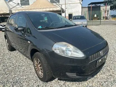 Usata Fiat Grande Punto Dynamic 77 CV (56 kW) 2010 Nero Utilitaria