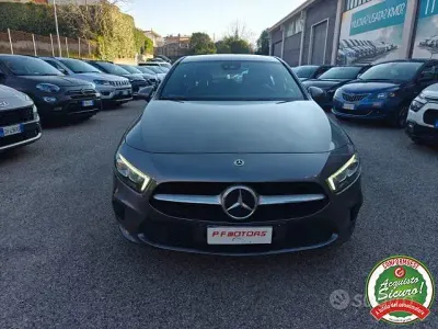 Usata Mercedes A180 Premium 116 CV (85 kW) 2020 Grigio Berlina
