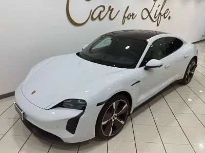 Begagnad Porsche Taycan 4S Performance Package 136 kW (185 HK) 2020 Vit Sedan