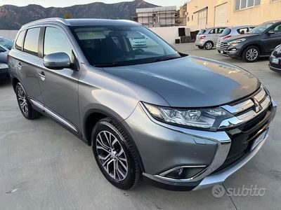 Usata Mitsubishi Outlander 149 CV (109 kW) 2017 Grigio SUV