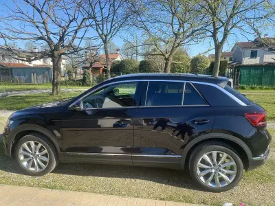 Usata VW T-Roc 150 CV (110 kW) 2019 Nero SUV