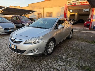 Usata Opel Astra Cosmo 110 CV (80 kW) 2010 Grigio Berlina