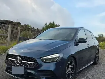 Usata Mercedes B200 150 CV (110 kW) 2019 Blu Utilitaria