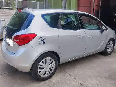 Usata Opel Meriva 75 CV (55 kW) 2010 Argento Monovolume
