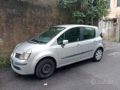 Usata Renault Modus 68 CV (50 kW) 2006 Grigio Monovolume