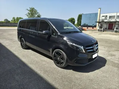 Usata Mercedes V250 190 CV (139 kW) 2023 Nero Monovolume