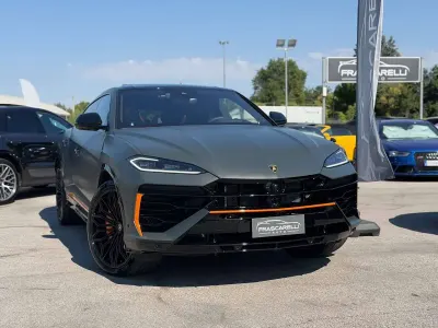 Usata Lamborghini Urus 620 CV (456 kW) 2025 Verde opaco SUV