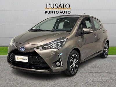 Usata Toyota Yaris Hybrid Active 73 CV (53 kW) 2019 Grigio scuro Berlina