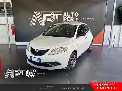 Usado Lancia Ypsilon Gold 69 CV (50 kW) 2016 Blanco Utilitario