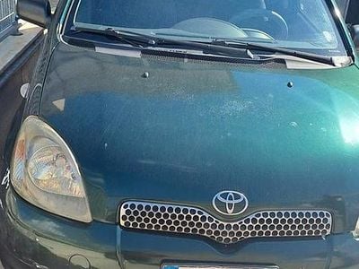 Usata Toyota Yaris 65 CV (47 kW) 2003 Verde Utilitaria