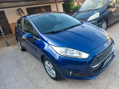 Usata Ford Fiesta Titanium 95 CV (69 kW) 2015 Blu Utilitaria